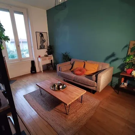Charmant T2 Avec Jardin Commun Apartment